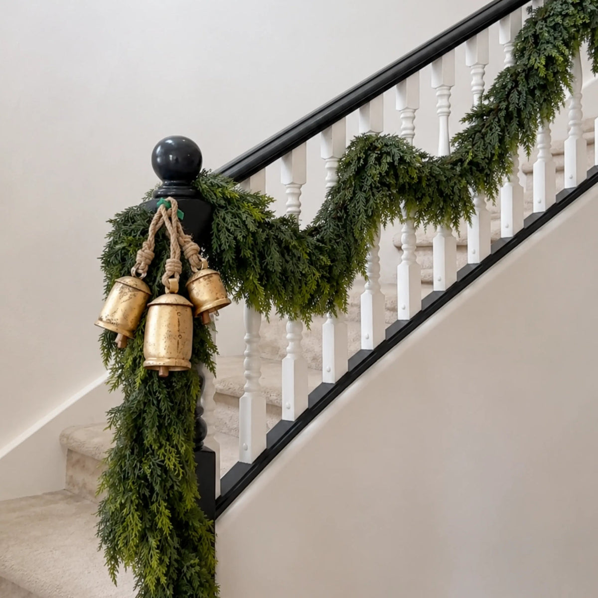 Create A Cozy Christmas Home In Minutes 🎄